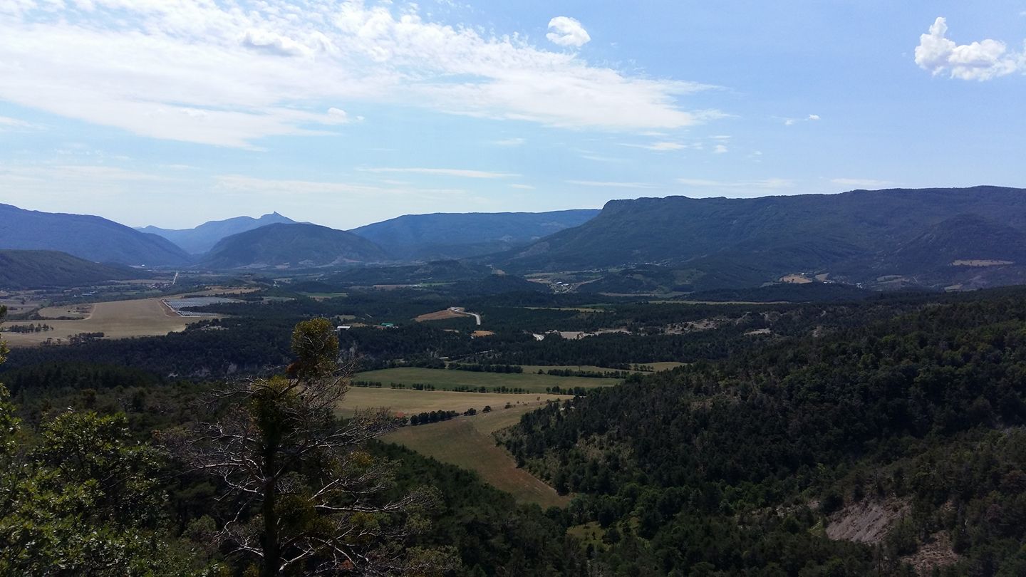 vu aérienne du camping du chevalet et la région des Hautes Alpes