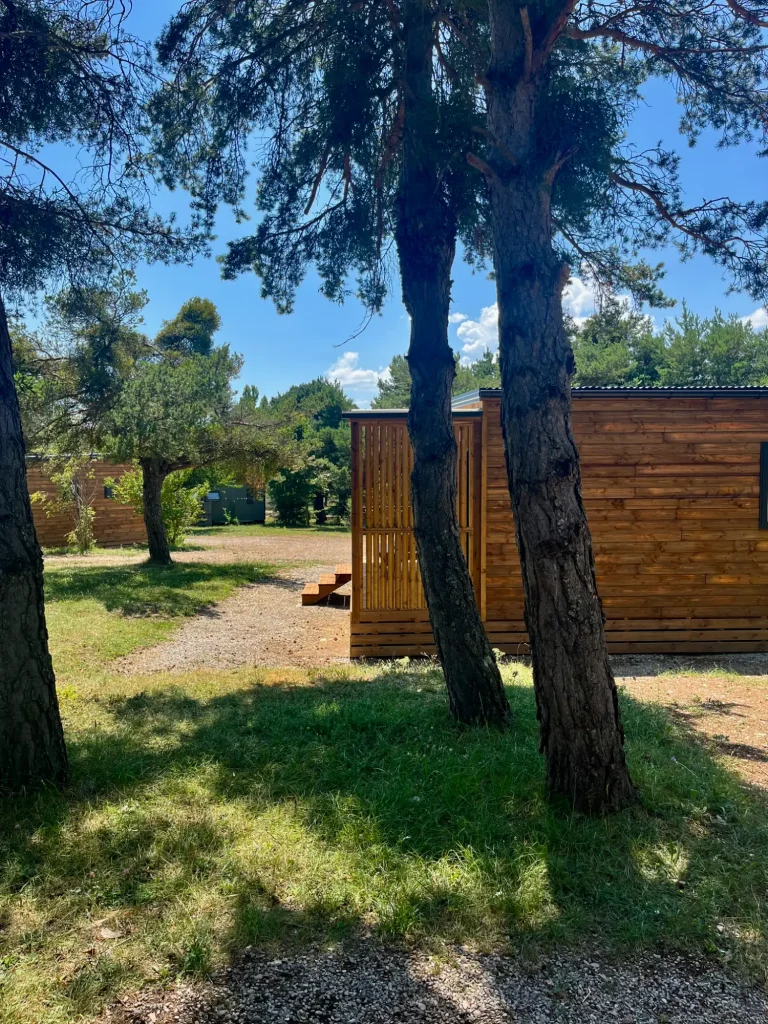 Camping location chalet éco-responsable dans les Hautes-Alpes (05)
