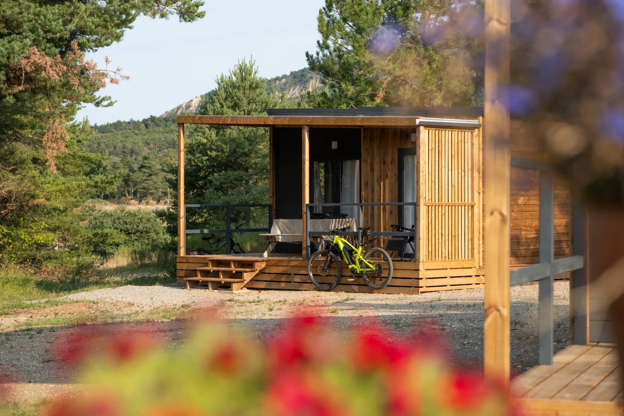 Vu extérieur d'un mobil home au camping du chevalet